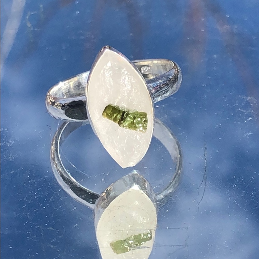 BOUTIQUE GREEN TOURMALINE IN QUARTZ 925 RING, SZ 8